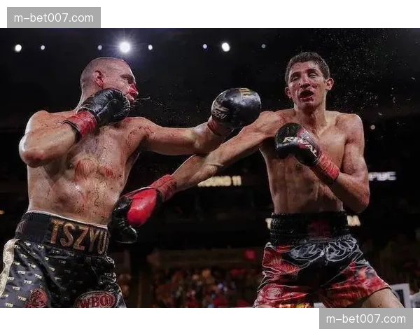 马德里莫夫爆冷分歧判定击败茨尤，夺得WBO超次中量级临时冠军