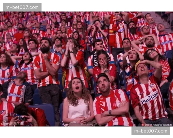 现场观察：马竞主场球迷通过分贝仪助威，试图影响客队比赛节奏