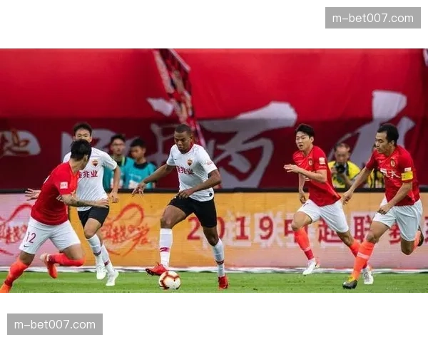 战术复盘:浙江队如何通过边中结合,击破大连人队的密集防线 战术复盘:浙江队如何通过边中结合,击破大连人队的密集防线